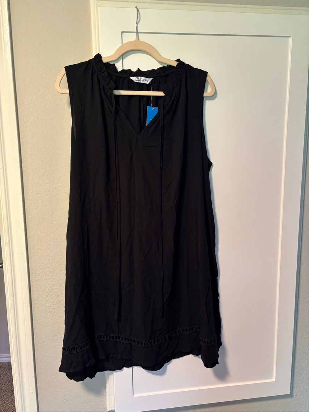 Cupshe Black Sleeveless V-Neck Tunic with Ruffled Collar
